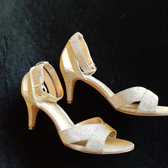 Coach and Four Heels - Picture 6 of 6